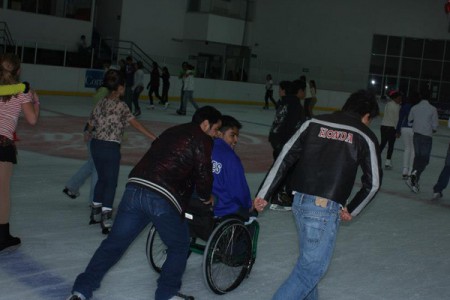 Nuestros amigos: Negro, Gordo y Bone patinando!!!